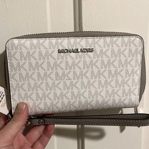 NWT Michael Kors Wristlet Clutch Purse Wallet White